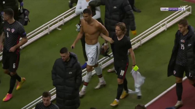 此而自怨自 此而自怨自